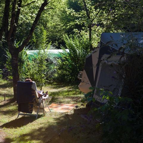 STAANPLAATS - Met auto