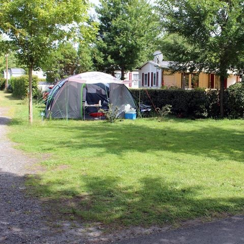 EMPLACEMENT - Emplacement non électrifié 2/6 pers