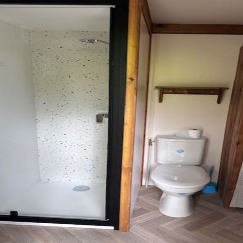 Stellplatz - Stellplatz Premium mit eigener Sanitäranlage 1/6 Pers.