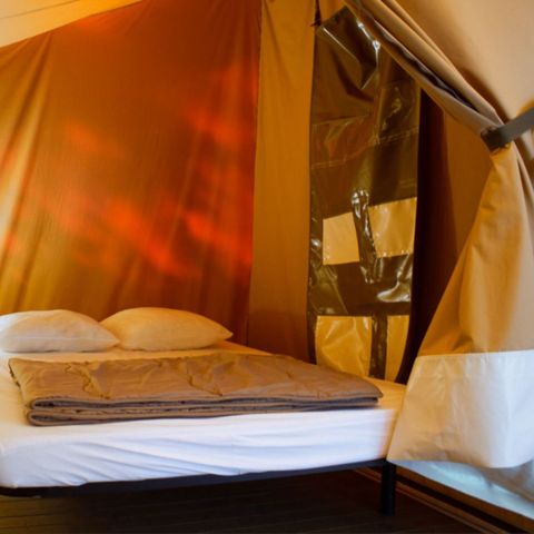 TENTE 5 personnes - Eden Standard 30m² 2 chambres - sans sanitaires + Vue sur le Lot + terrasse couverte 11.5m²