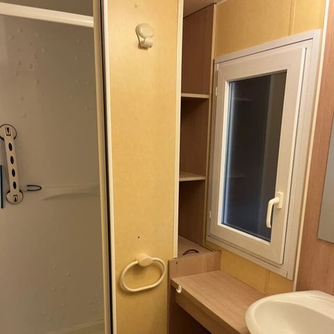 Stacaravan 3 personen - Standaard 23.4m² 2 kamers + overdekt terras 10m² - TV 1/3 pers