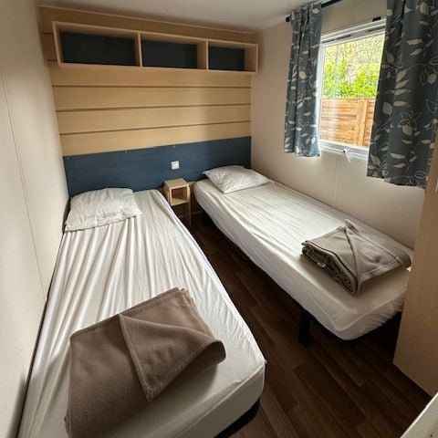 Stacaravan 6 personen - Confort 28m² 2 kamers + overdekt terras 13.5m² -4/6 pers