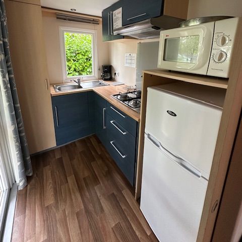 Stacaravan 6 personen - Comfort stacaravan 28m² 2 kamers + overdekt terras 13.5m² - TV 4/6 pers