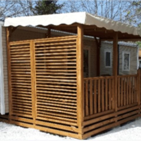 Mobilhome 6/8 personnes - Confort 32m² - 3 chambres - Terrasse semi-couverte - TV
