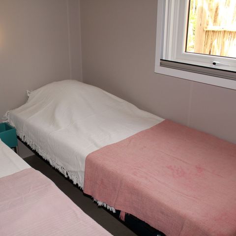 Mobile home 4 persons - Mobile-home Premium 30m² 2 bedrooms + semi-covered terrace 24m² - TV - Clim 2/4 pers