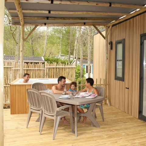 BUNGALOW 6 personnes - Mobil-home Premium 40m² avec SPA -3 chambres - 2 salles de bain + terrasse 25m² - TV - Clim - 2/6 pers