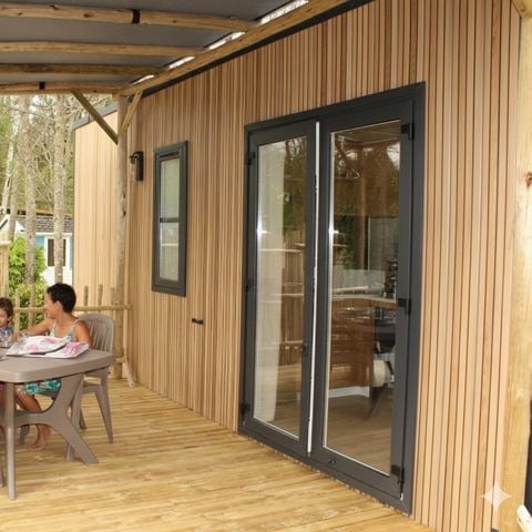 Mobilhome 2/6 personnes - Premium 40m² avec SPA -3 chambres - 2 salles de bain - Terrasse 25m² - TV - Clim