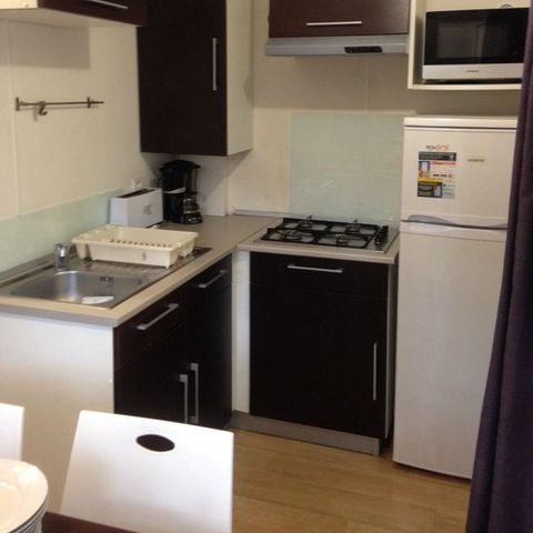 Mobilheim 2 personen - Premium mit SPA mit Ausblick 27m² (1 Schlafz. - 2 Pers.) + halboffene Terrasse 10 m² + TV 2 pers.