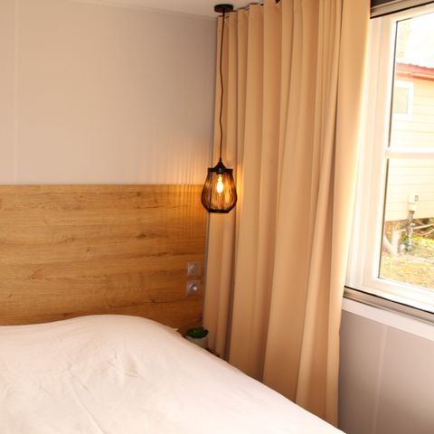 MOBILHOME 4 personnes - Mobil-home Premium 30m² 2 chambres + terrasse 25m² - TV - Clim - Spa 1/4 pers