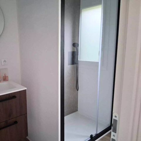 Stacaravan 5 personen - Cottage 4 Kamers 6 Personen (5 volwassenen en 1 baby) + TV