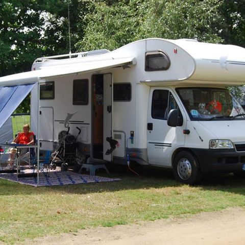 STAANPLAATS - Tent, caravan, camper (inclusief 1 persoon)