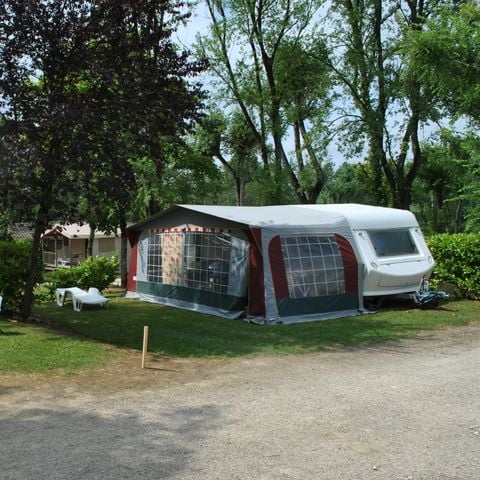 STAANPLAATS - Tent, caravan, camper (inclusief 1 persoon)