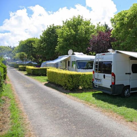 Pitch - tent/caravan/camping-car (maximum 7 m long)