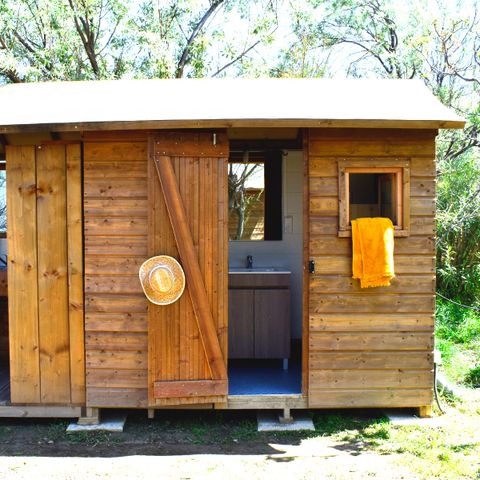 Stellplatz - Forfait Premium Freecamp - Stellplatz mit eigenem Sanitär und Dusche 2/6 Pers.