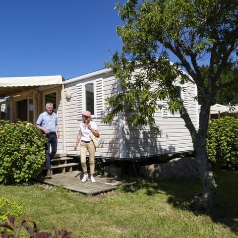 Mobilhome 6 personnes - Confort 31m² - 3 chambres - Terrasse couverte 18m² - TV - Lave-vaisselle