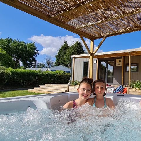 MOBILHOME 4 personas - TAOS Premium con SPA 40m² - 2 dormitorios - 2 baños / Terraza cubierta