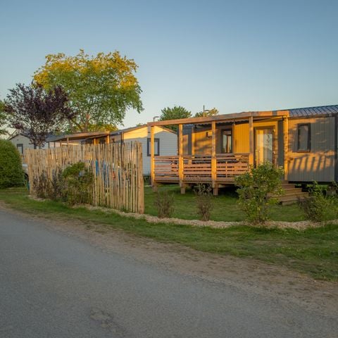 Stacaravan 4 personen - MARIN Confort 27 m² - 2 slaapkamers / overdekt terras + TV