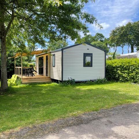 BUNGALOW 6 personnes - CORNOUAILLE Confort 35m² - 3 chambres / Terrasse couverte + TV