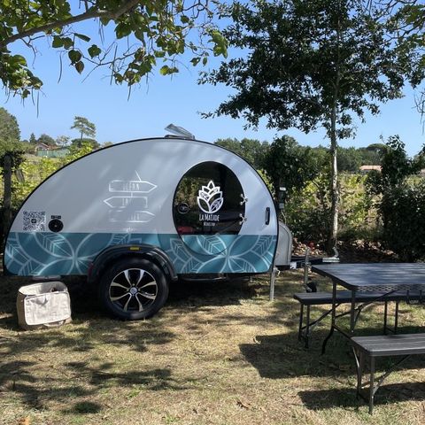 ALOJAMIENTO INUSUAL 2 personas - COSY NATURE - 2 plazas - cama doble, cocina americana, muebles de jardín