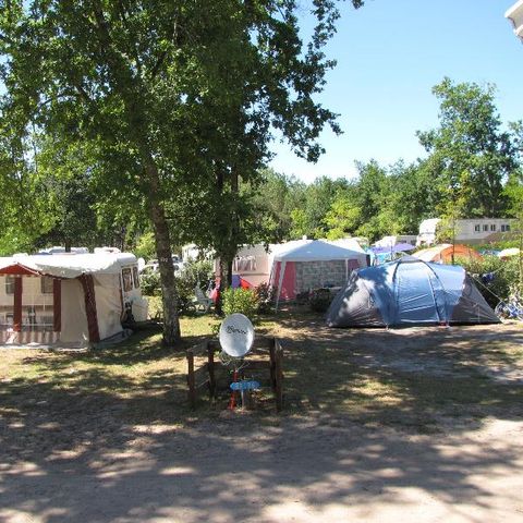 Kampeerplaats - Met auto + tent, caravan of camper