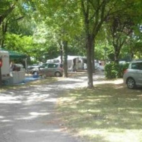 Parcela - Paquete naturaleza (1 tienda, caravana o autocaravana / 1 coche) sin electricidad