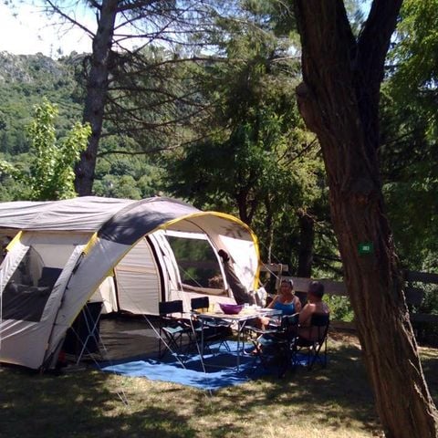 Zelt 4 Personen - Ready To Camp: echtes ausgestattetes Zelt mit Kühlschrank und Elektrizität