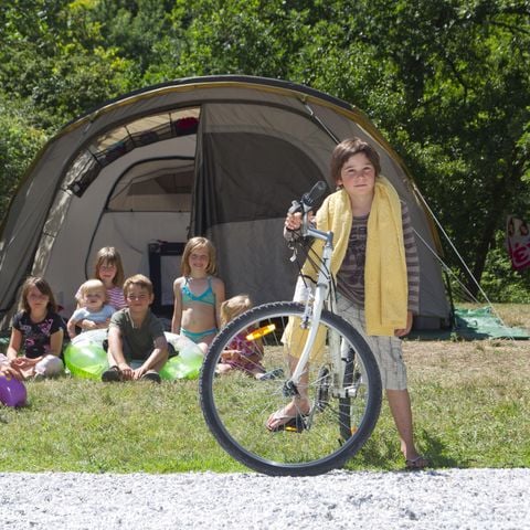 EMPLACEMENT - Emplacement classique dans le camping