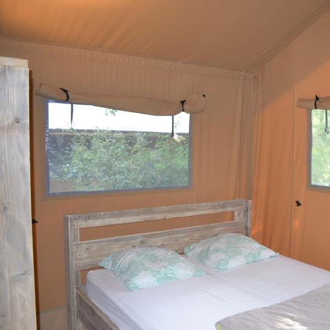 Tente en toile et en bois 4 personnes - Lodge Safari - 25m² - 2 chambres + terrasse 10m2