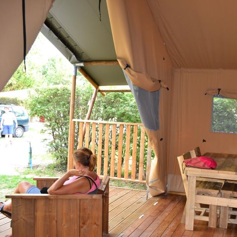 Tente en toile et en bois 4 personnes - Lodge Safari - 25m² - 2 chambres + terrasse 10m2