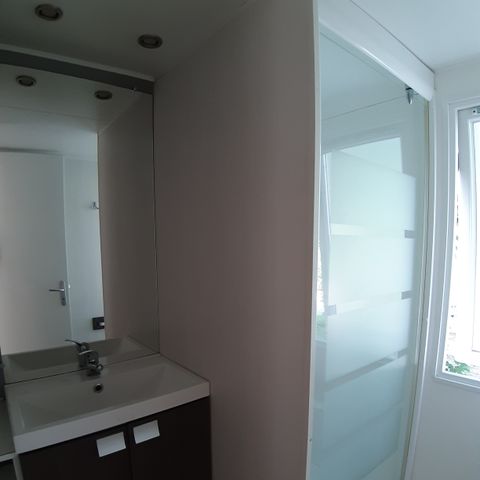 MOBILE HOME 4 people - COMFORT - 2 bedrooms + terrace + large fridge freezer - Air conditioning and Tv included