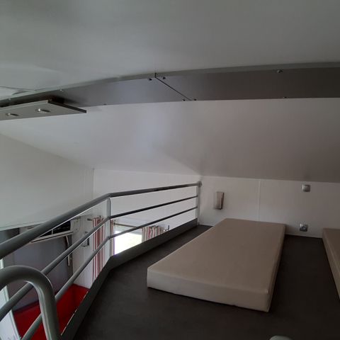Stacaravan 9 personen - FAMILY GRAND CONFORT - 3 slaapkamers + 2 badkamers + mezzanine + overdekt terras - Airconditioning en tv inbegrepen