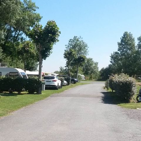 Stellplatz - Wohnwagen oder Wohnmobil