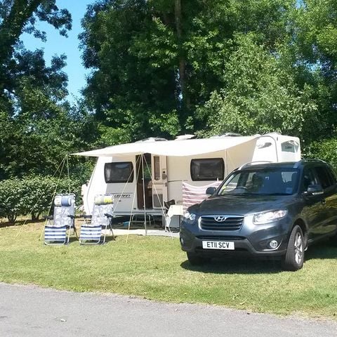 Stellplatz - Wohnwagen oder Wohnmobil