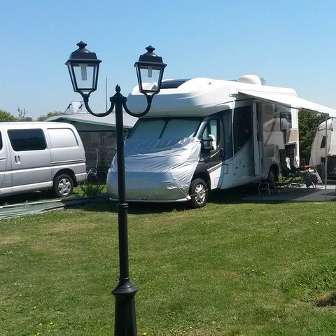 STAANPLAATS - Caravan of camper
