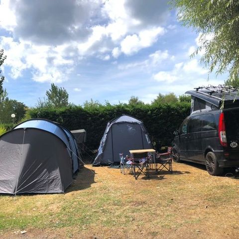Pitch - Folding tent or caravan - 7m50 (water, electricity, 1 vehicle)