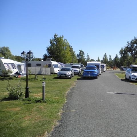 Pitch - Caravan - 7m50 (1 vehicle, water, electricity, sewage)