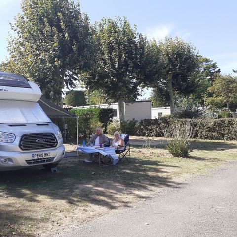 Stellplatz - Wohnmobil - von 7m50 (1 Fahrzeug, einschließlich Wasser, Strom, Abwasser)
