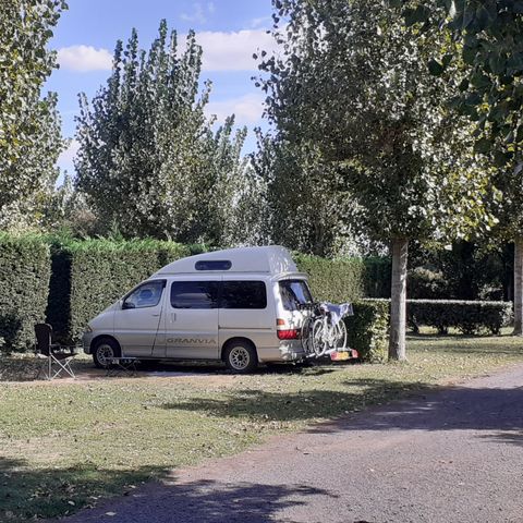 Pitch - Camper van - 7m50 (1 vehicle, water, electricity, sewage included)