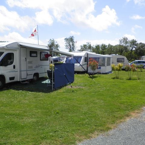 Stellplatz - Wohnmobil - von 7m50 (1 Fahrzeug, einschließlich Wasser, Strom, Abwasser)