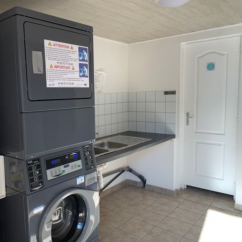 Kampeerplaats - COMFORT pakket: standplaats, 10A elektriciteit + camper of caravan of tent >80m².