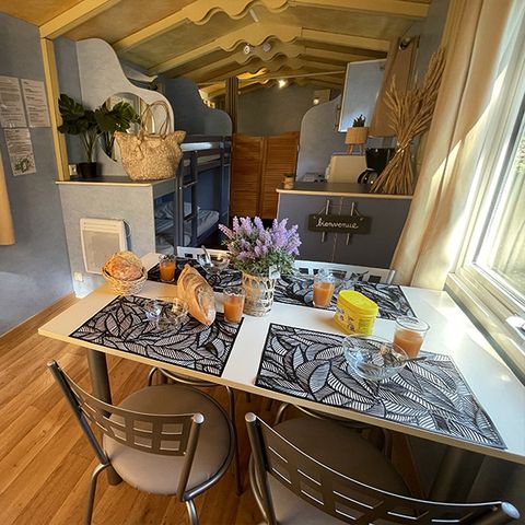 UNIEKE ACCOMMODATIE 2 personen - Roulotte- 17M² - 1 slaapkamer (geen sanitair) 2 volwassenen + 2 kinderen max 10 jaar oud