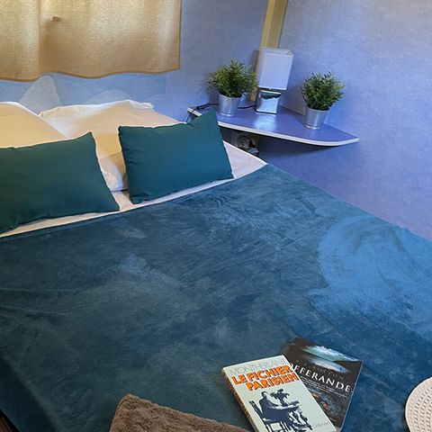 Hébergement 2 personnes - Roulotte- 17M² - 1 chambre (sans sanitaires) 2 adultes + 2 enfants max 10 ans