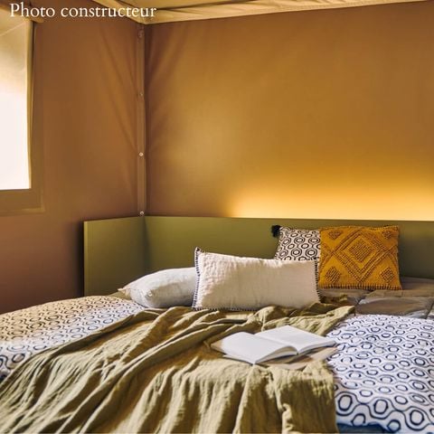 Canvas and wooden tent 4 persons - Safari Lodge - 2 bedrooms: 26m² - semi-covered terrace 25m² 4 pers.