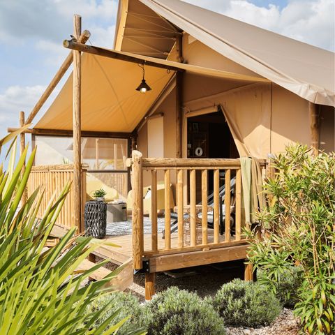 TENTE TOILE ET BOIS 4 personnes - Safari Lodge - 2 chambres : 26m² - terrasse semi-couverte m² 4 pers.
