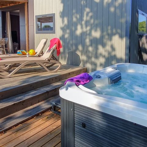 MOBILHOME 5 personnes - TAOS avec spa privatif  2 chambres avec terrasse couverte 5p