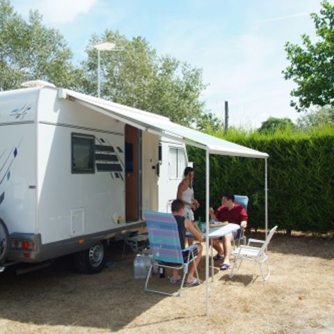 Kampeerplaats - Pakket met auto + tent/caravan