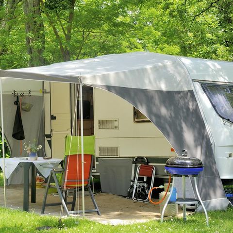 STAANPLAATS - Pakket met auto + tent/caravan