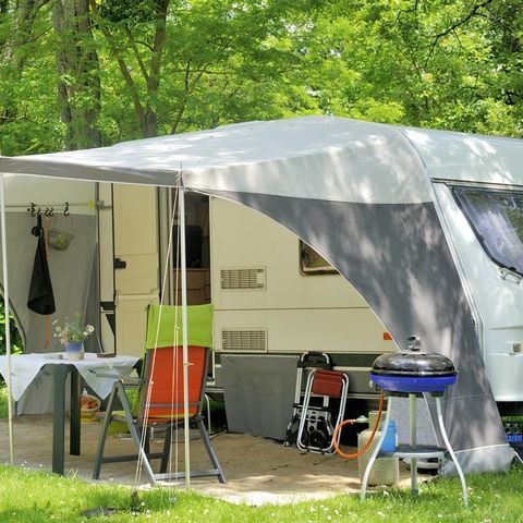 Parcela - Paquete con coche + tienda/caravana