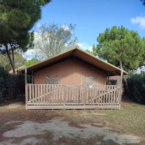 Canvas and wooden tent 5 persons - TENTE LODGE - 25M² - sleeps 5 - 2 bedrooms - Covered terrace ONE VEHICLE INCLUDED