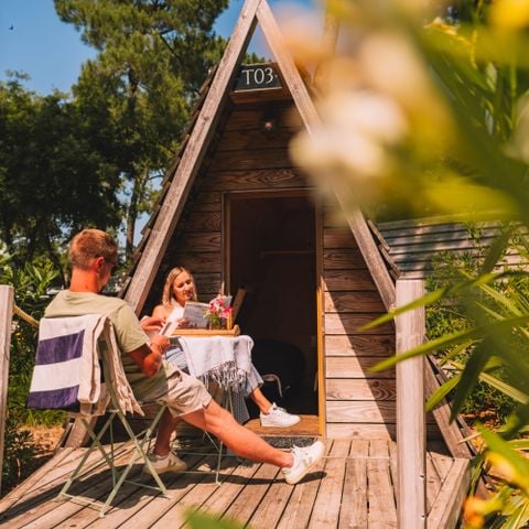 HÉBERGEMENT INSOLITE 2 personnes - CABADIENNE 1 chambre 8m² avec terrasse 2 pers